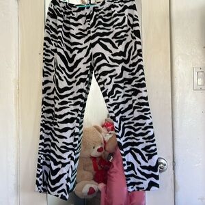 Soft flannel type of relaxing sweats or pj bottom.